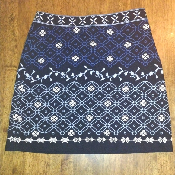 Loft Navy Blue Embroidered Floral Mini Skirt Size 4 - Picture 1 of 5